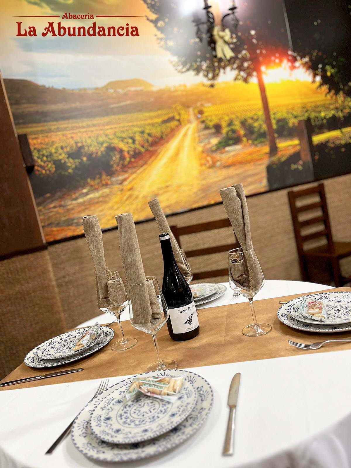 Mesa puesta en Abacería La Abundancia