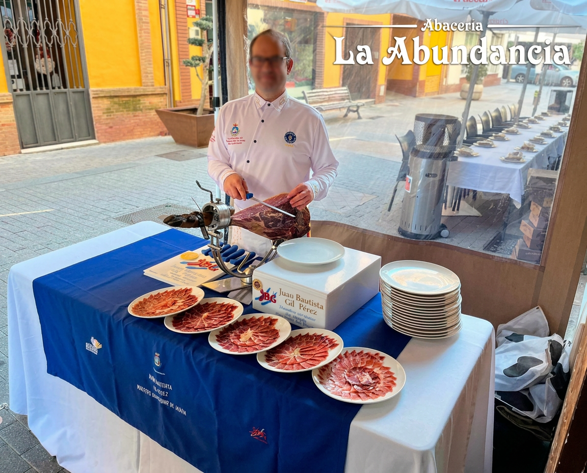 Maestro cortador de jamón ibérico en La Abundancia