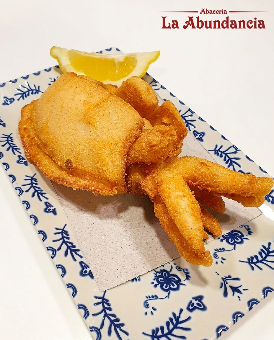 Pescado frito crujiente con limón